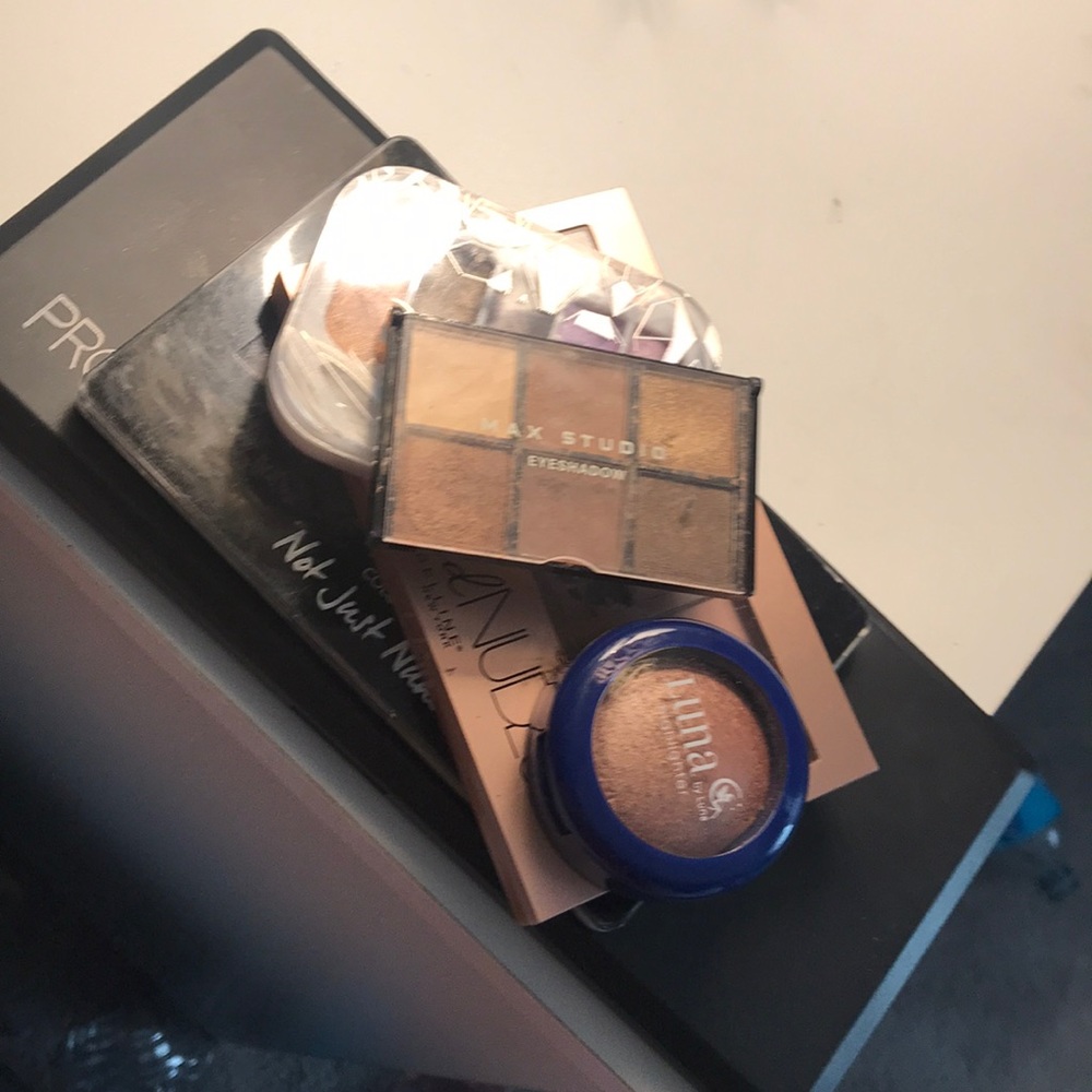 EYESHADOW BUNDLE!